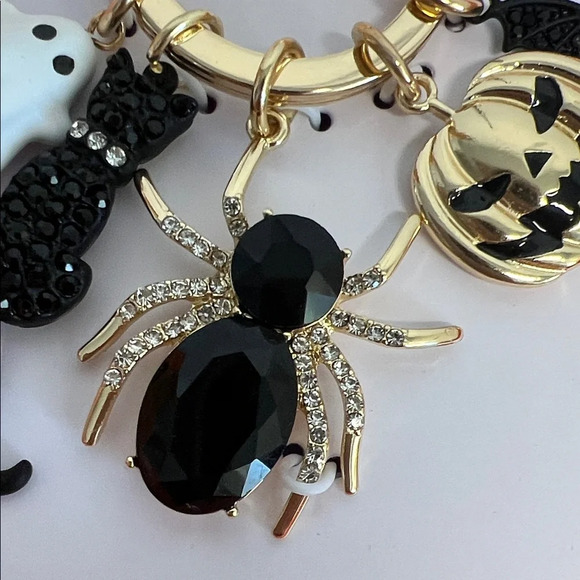 Halloween Bag Charm ~ 🎃👻🦇🕷️ - Picture 8 of 8